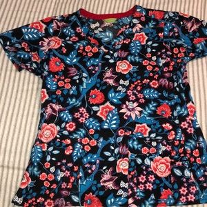 Small Vera Bradley scrub top